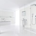 Salle de bain hi-tech blanche