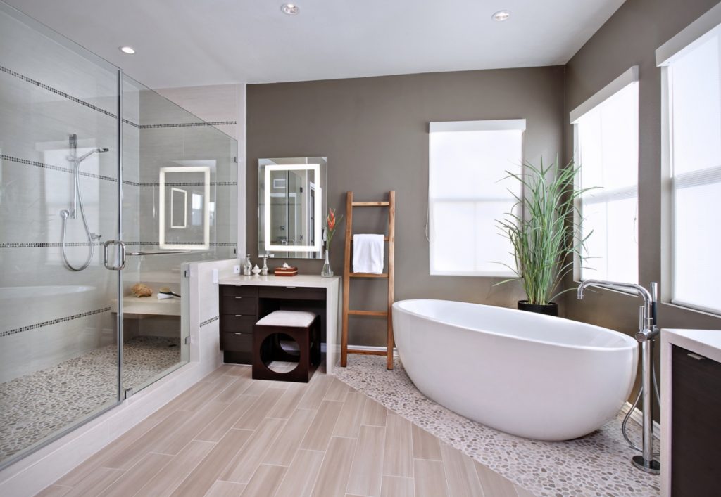 Large bathroom minimalism