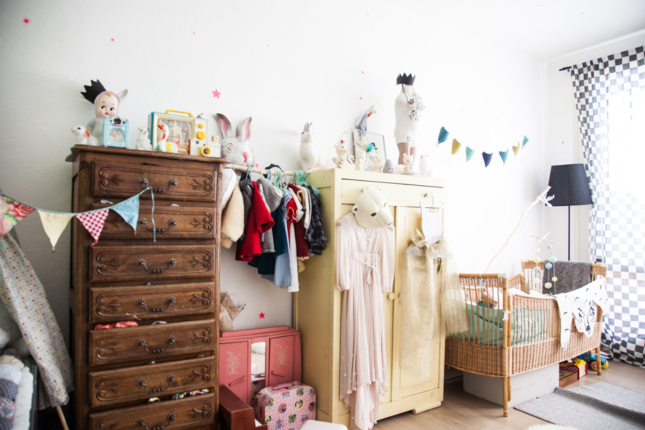 Décor dans une pépinière de vieux meubles