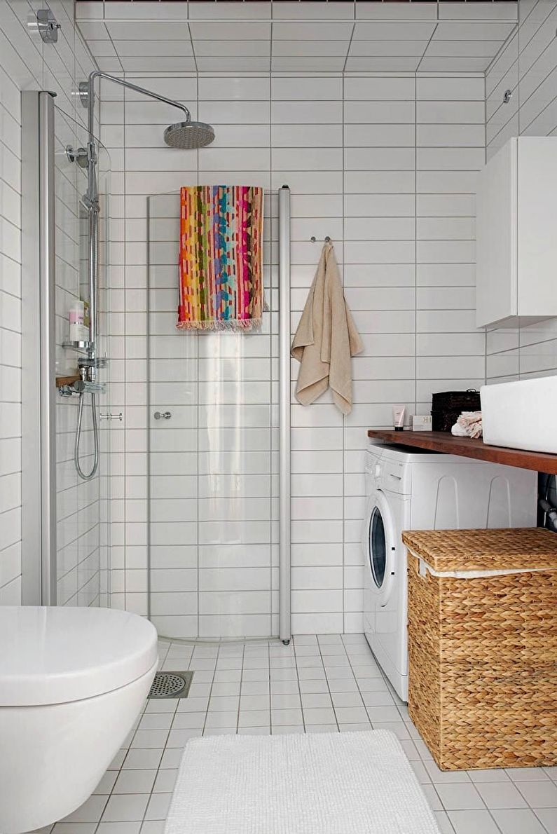 Salle de bain de 4 m² avec carrelage