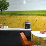 Peinture murale à l'intérieur de la cuisine pour créer l'illusion d'espace