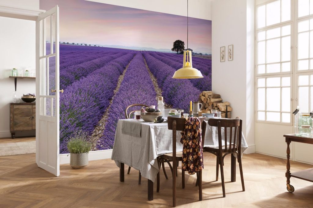 Les peintures murales à l'intérieur de la cuisine en matériau non tissé sont plus réalistes