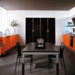 Combinaison de couleurs intérieur de cuisine orange et noir