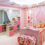 Décoration de la chambre des enfants d'une écolière dans un style jouet