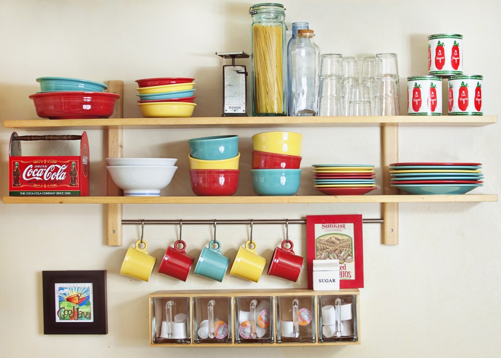 Artisanat de bricolage pour l'étagère de cuisine pour la vaisselle