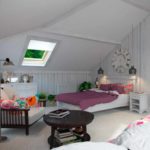 variante d'un beau design d'une chambre dans le grenier photo