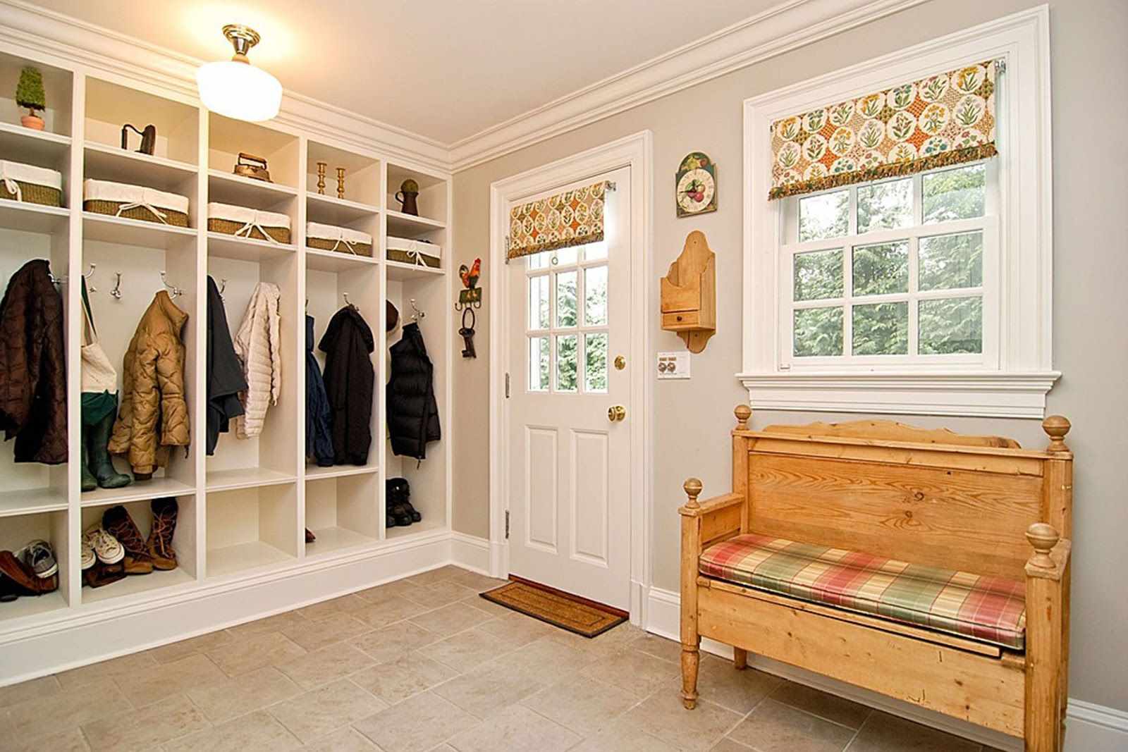 example of an unusual decor of the hallway of a room in a private house