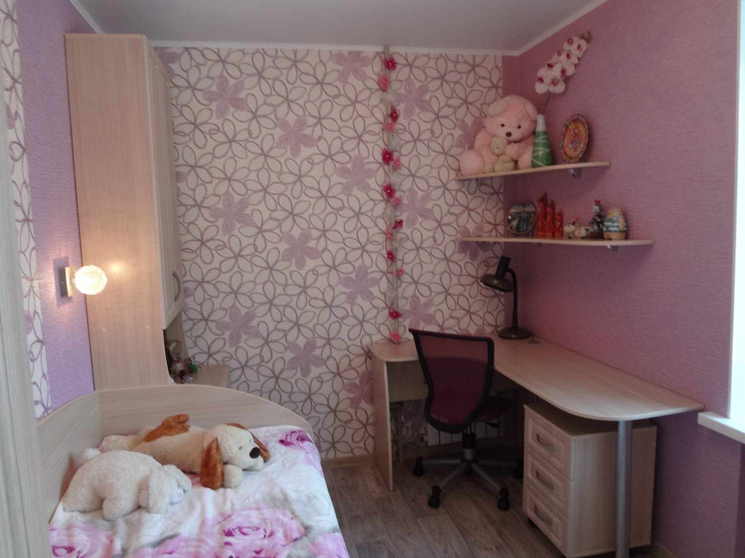 variante de conception lumineuse d'une chambre pour une fille