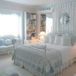 Chambre romantique aux couleurs vives