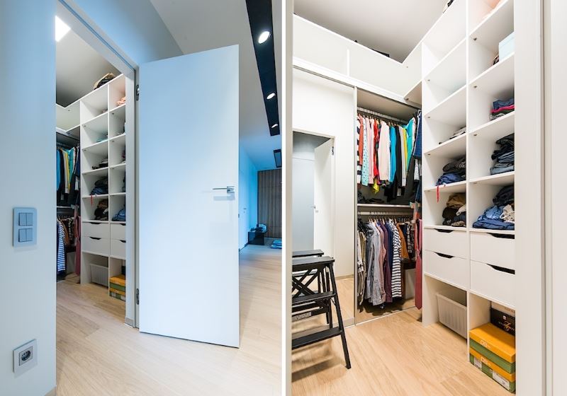 Organisation du dressing dans le couloir d'une maison privée