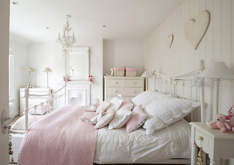 Intérieur de chambre blanc chic minable