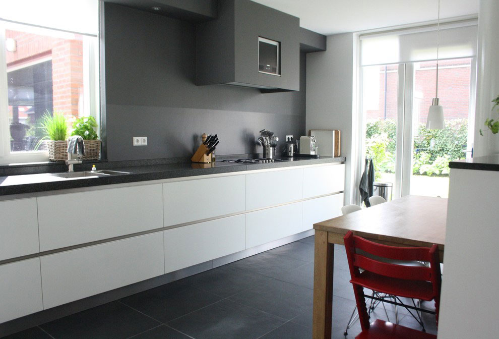 Gray hood in the Art Nouveau kitchen