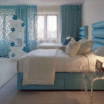 Intérieur turquoise d'une chambre d'enfant confortable