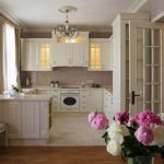 Lustre dans la cuisine de style classique