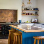 Couleur bleue à l'intérieur de la cuisine