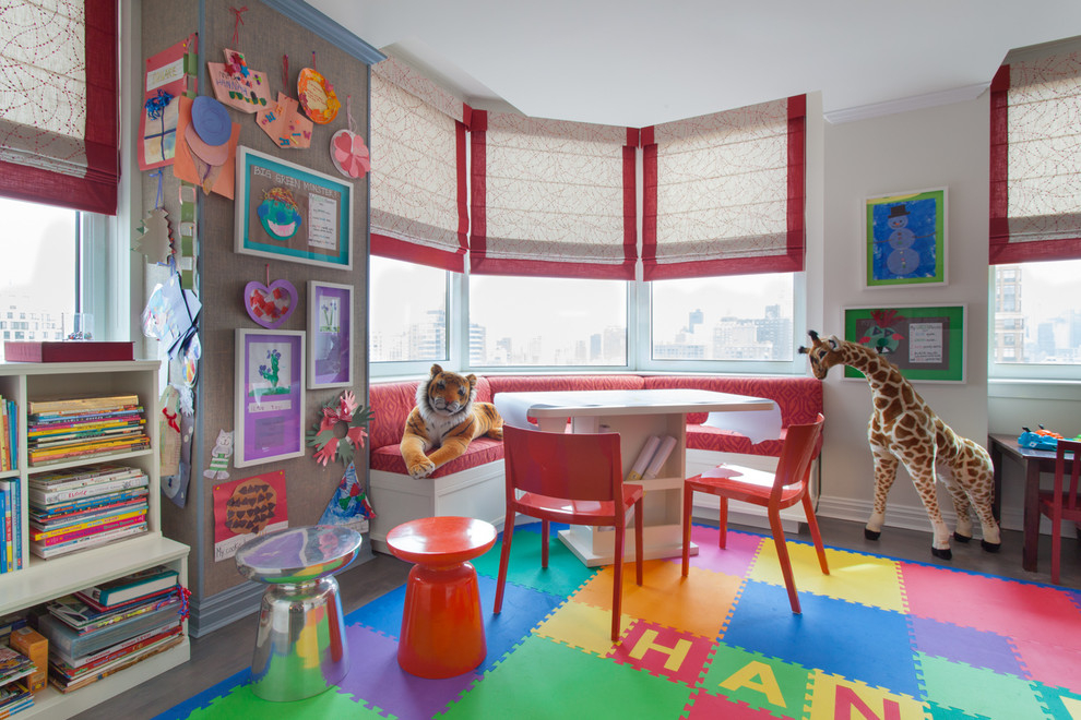 Décoration de la chambre pour deux enfants dans une baie vitrée