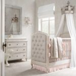 Style rétro dans la décoration de la petite chambre princesse