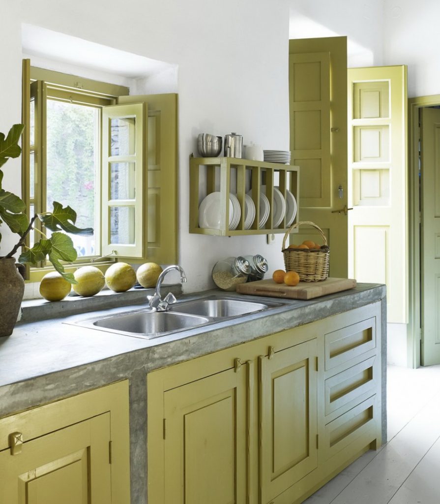 Stainless steel kitchen sink in front of a window in a private house