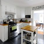 One of the most common wallpaper designs for the kitchen space is floral ornament