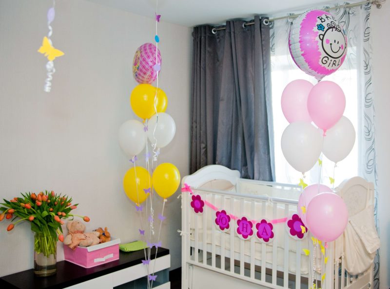 Décoration d'une chambre d'enfant avec des ballons