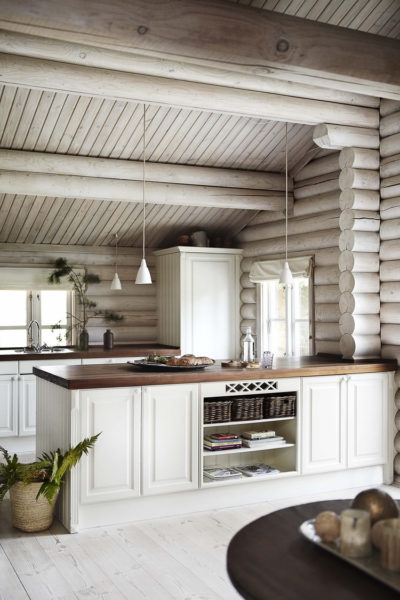 Cuisine scandinave dans une maison de campagne