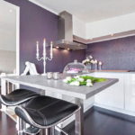 A successful combination of a bright kitchen and glassy juicy shades