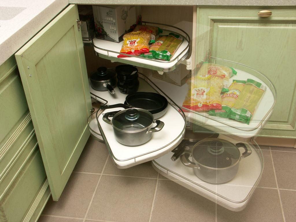 Complete kitchen with corner shelves