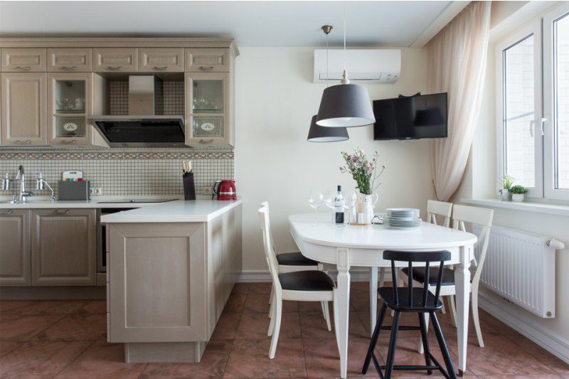 The design of the dining group in the kitchen-dining room