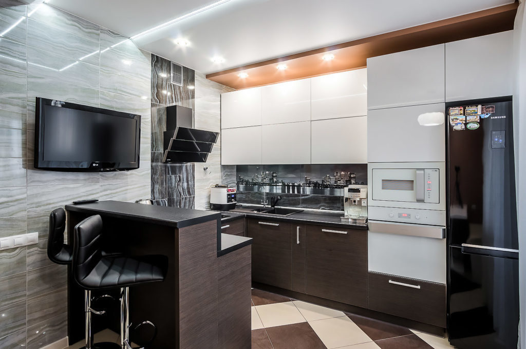 Wood panel with lights on the ceiling of the kitchen