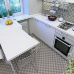 Table extensible dans une petite cuisine