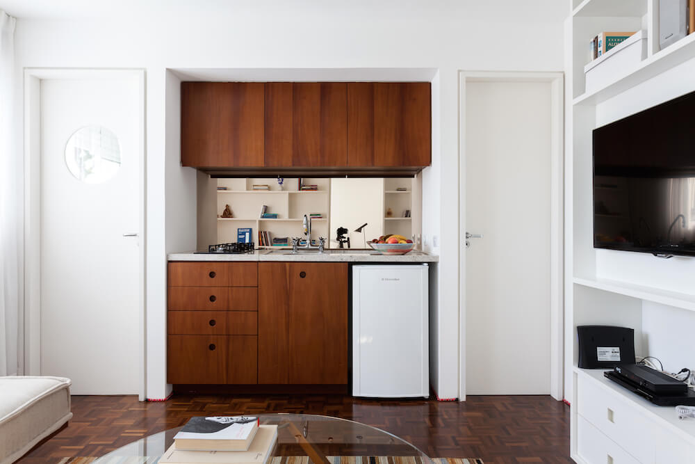 Brown kitchen unit in the niche of the common room