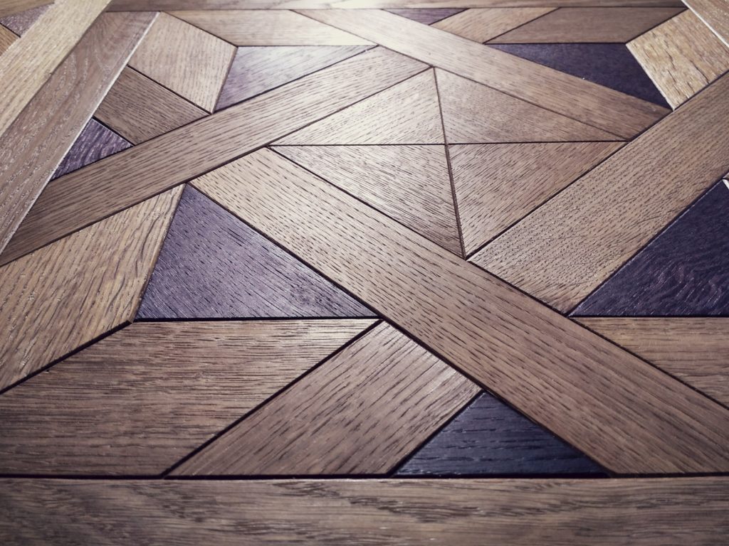 Parquet en chêne au sol du couloir