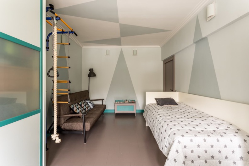 Chambre d'enfants stricte avec un coin sport