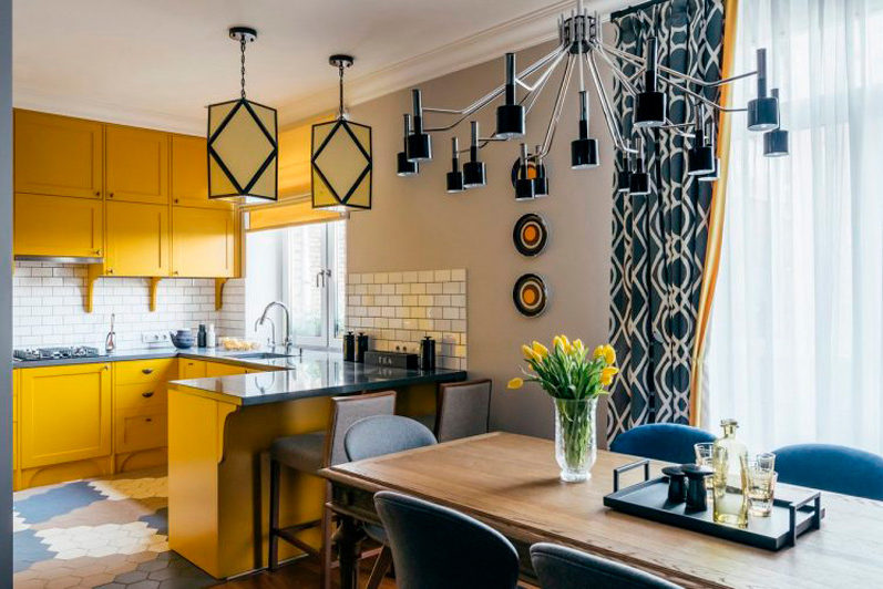 Yellow suite in the kitchen of the dining room