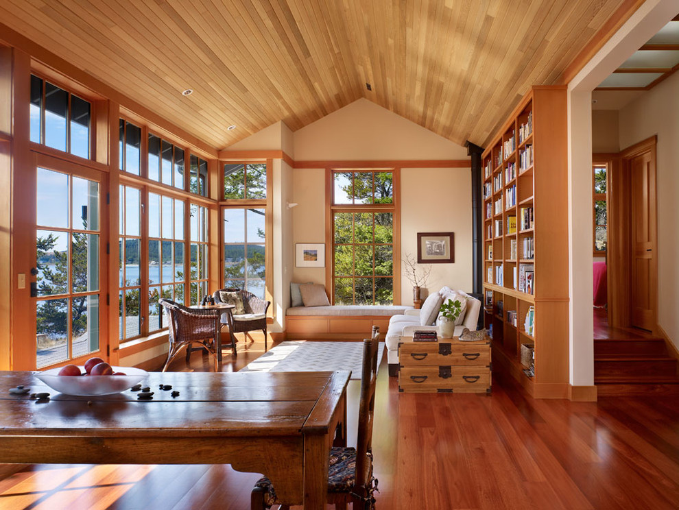 Salon au plafond en bois