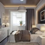 Plafond sombre dans une petite chambre