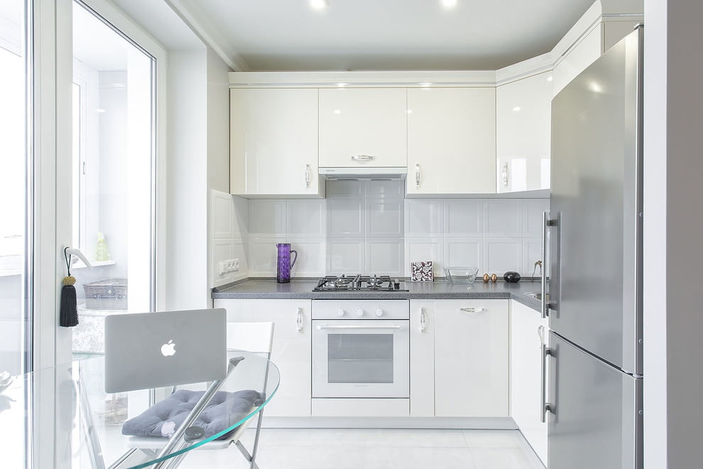 Corner kitchen unit with glossy hanging cabinets