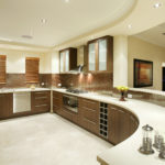 Cucina design con soffitto teso