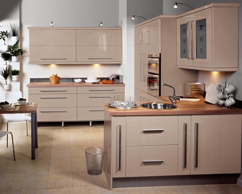 Design a kitchen with a peninsula in a modern style