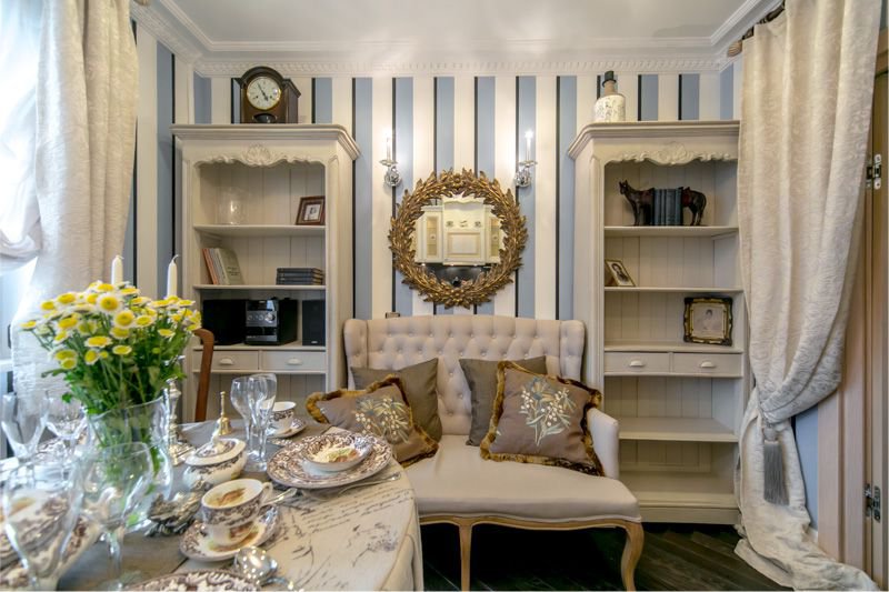 Striped walls in a low ceiling kitchen