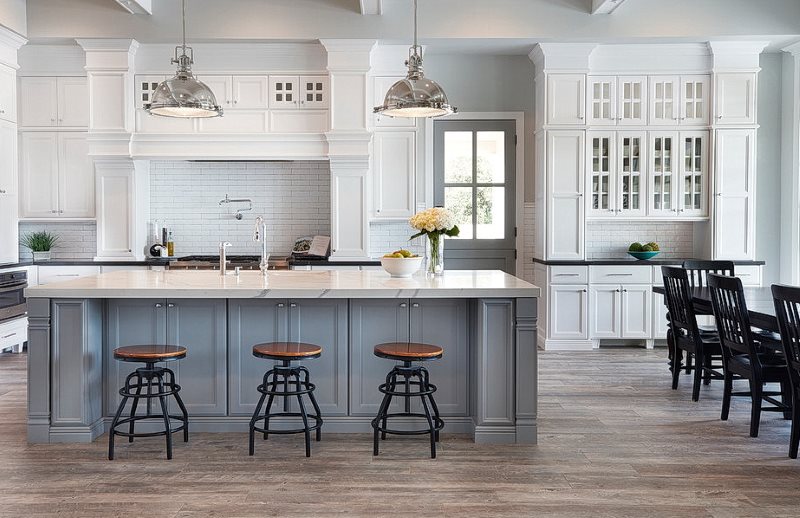 Kitchen island with gray facades in a spacious kitchen