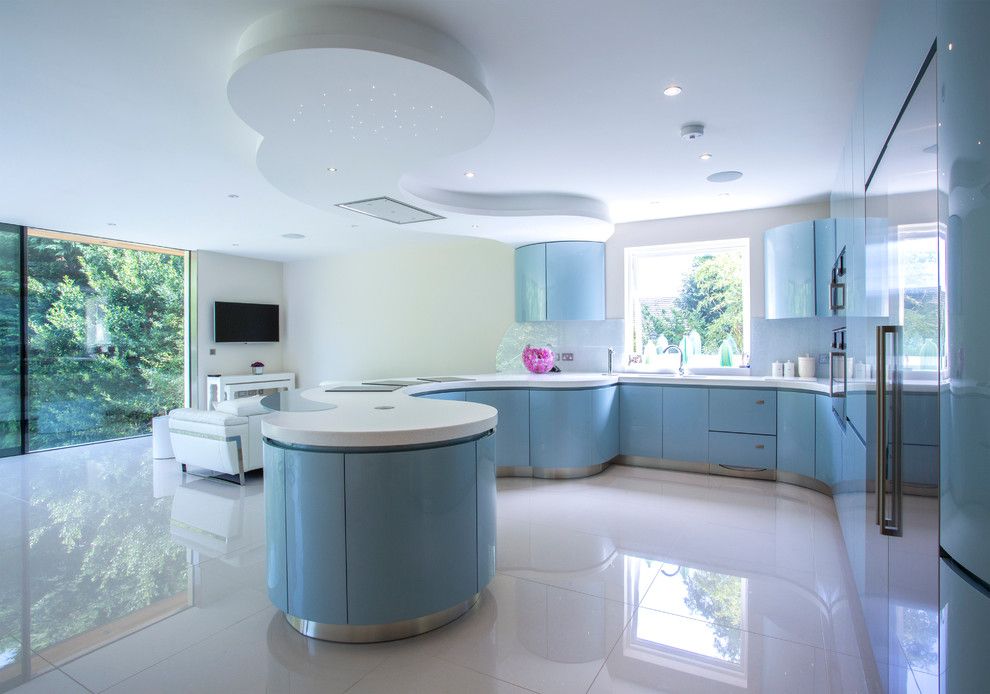 Glossy kitchen floor with blue set