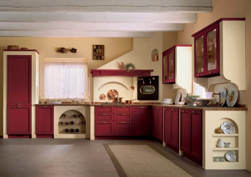 Spaziosa cucina in stile orientale nei colori bordeaux e beige