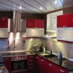 Cucina compatta con soffitto in alluminio