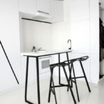 Belle petite cuisine dans le style du minimalisme