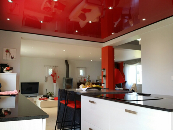 Soffitto rosso in cucina