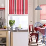 Éléments textiles et déco rouges dans la cuisine