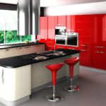 Interno rosso equilibrato della cucina