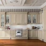 Cucina con facciate beige