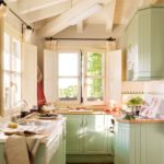 Interno di cucina in una casa di campagna